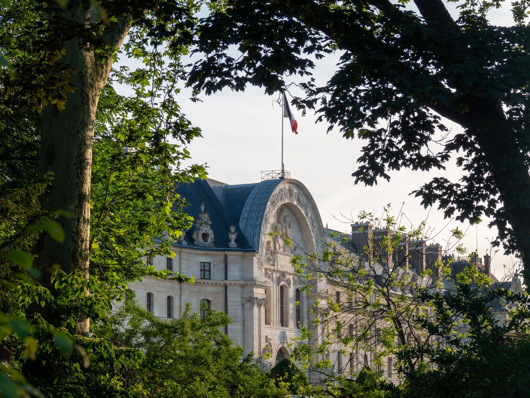 Délais d’attente en préfecture 2026 : comparatif par département et solutions pour accélérer vos démarches